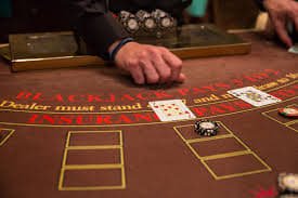 Tampilan permainan Yggdrasil dengan dealer langsung di platform aslitoto